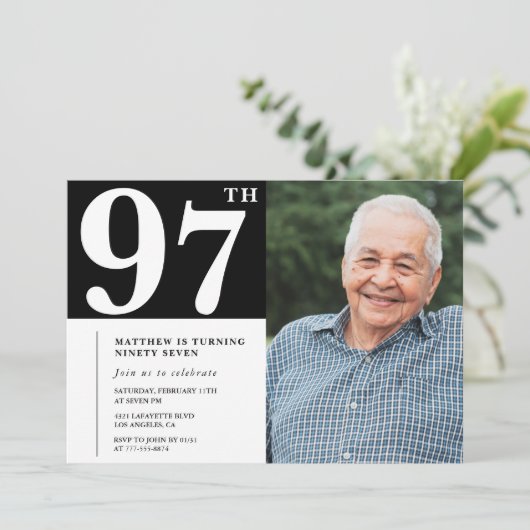 Zwart-wit foto Mannen 97e verjaardag Uitnodiging (Staand voorkant)