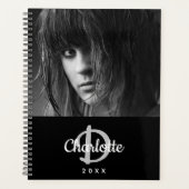 Zwart-wit foto monogram 2026 planner (Voorkant)