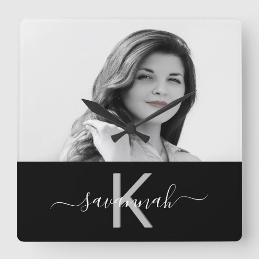 Zwart wit foto monogram naamscript vierkante klok (Voorkant)