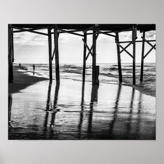 Zwart-wit Foto Ocean Isle Beach Pier Poster (Voorkant)