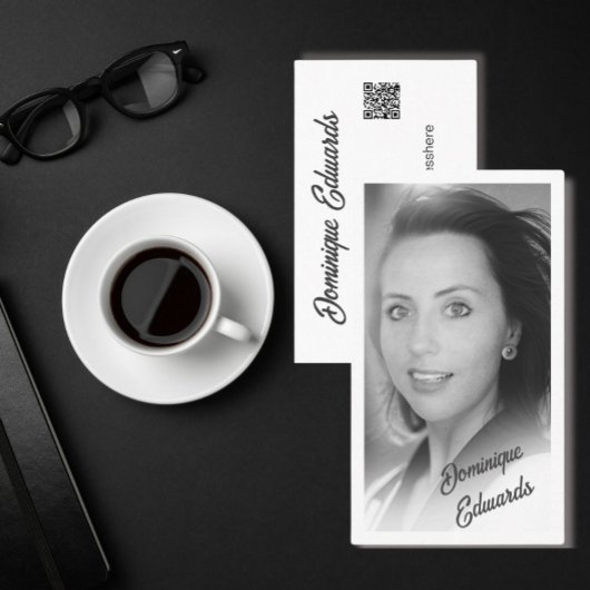 Zwart-wit foto QR-code Elegante Typografie Visitekaartje