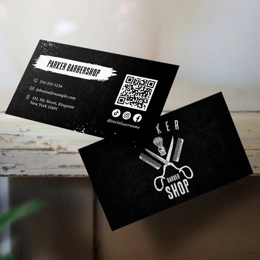 Zwart-wit foto roestige kapper QR-code Visitekaartje