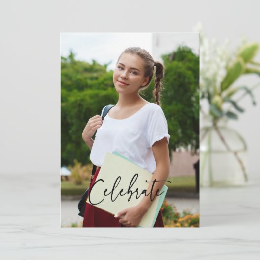 Zwart-wit foto script afstudeerfeest uitnodiging (Staand voorkant)