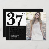 Zwart-wit foto uitnodigingen 37e verjaardag (Voorkant / Achterkant)