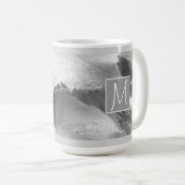 Zwart-wit foto van druivenbladeren Initiaal grijs Koffiemok (Voorkant rechts)