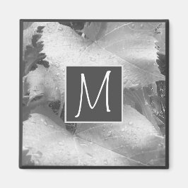 Zwart-wit foto van druivenbladeren Initiaal grijs Magneet