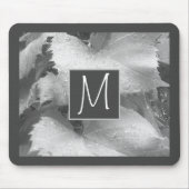 Zwart-wit foto van druivenbladeren Initiaal grijs Muismat (Voorkant)