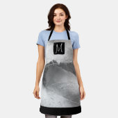 Zwart-wit foto van druivenbladeren Initiaal grijs Schort (Gedragen)