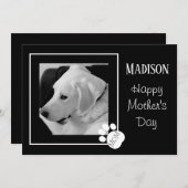 Zwart-wit foto van een knuffelhond Moederdag Feestdagenkaart (Voorkant / Achterkant)