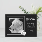 Zwart-wit foto van een knuffelhond Moederdag Feestdagenkaart (Staand voorkant)