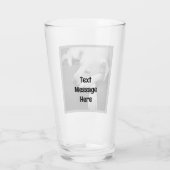 Zwart-wit foto van een mooie hond slapen glas (Achterkant)