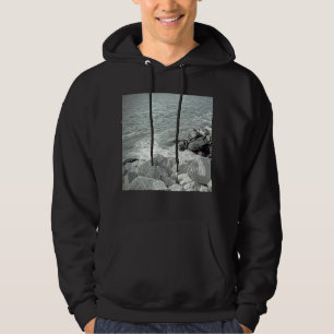 Zwart-wit Foto van een Rocky Ocean Shore Hoodie