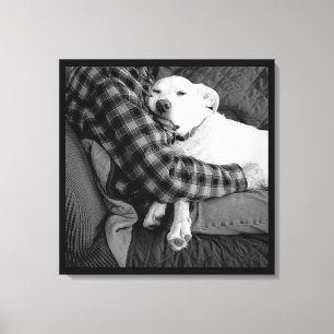 Zwart-wit foto van hond knuffelen met papa canvas afdruk