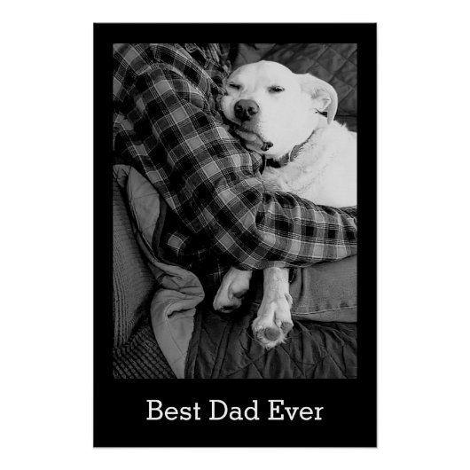 Zwart-wit foto van hond knuffelen met papa perfect poster (Voorkant)