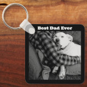 Zwart-wit foto van hond knuffelen met papa sleutelhanger (Voorkant)