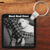 Zwart-wit foto van hond knuffelen met papa sleutelhanger (Achterkant)