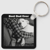 Zwart-wit foto van hond knuffelen met papa sleutelhanger (Achterkant)
