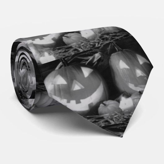 ZWART/WIT FOTO VAN JACK O LANTERNS STROPDAS (Opgerold)