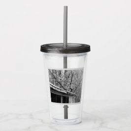 Zwart-wit foto van rustieke sneeuwwinter scène acryl drinkbeker