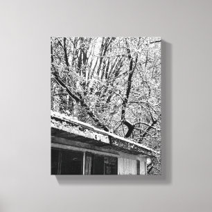 Zwart-wit foto van rustieke sneeuwwinter scène canvas afdruk