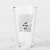 Zwart-wit foto van rustieke sneeuwwinter scène glas (Achterkant)