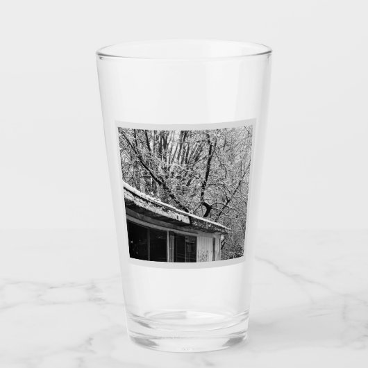 Zwart-wit foto van rustieke sneeuwwinter scène glas (Voorkant)