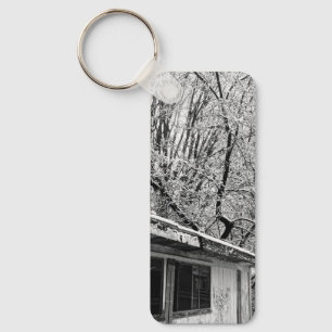 Zwart-wit foto van rustieke sneeuwwinter scène sleutelhanger