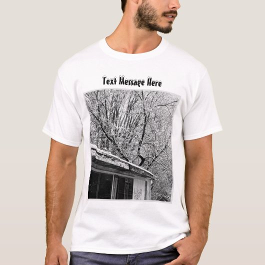 Zwart-wit foto van rustieke sneeuwwinter scène t-shirt (Voorkant)