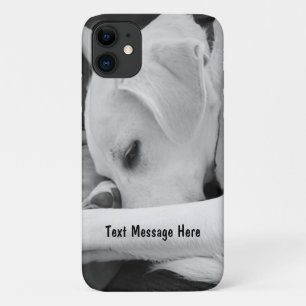 Zwart-wit foto van Schattigee hond rust op poot Case-Mate iPhone Case