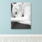 Zwart-wit foto van Schattigee hond rusten met papa Canvas Afdruk (Insitu (Houten vloer))