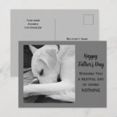 Zwart-wit foto van Schattigee hond rusten met papa Feestdagenkaart (Voorkant / Achterkant)