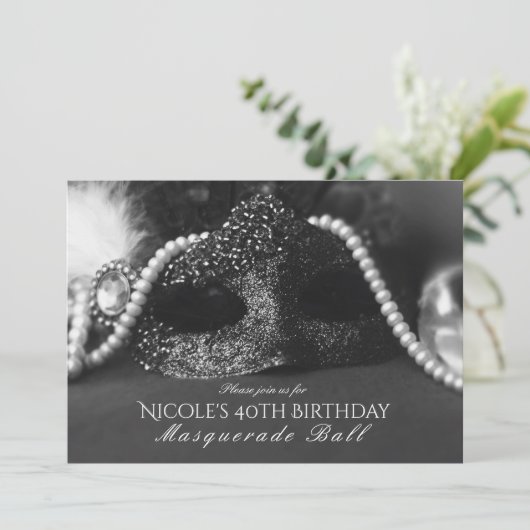 Zwart-Wit Gemaskerd Bal Masker & Parels Uitnodigin Kaart (Staand voorkant)