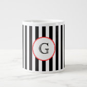Zwart wit Gemiddeld Stripe Rood Monogram Etiket Grote Koffiekop (Voorkant)