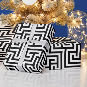 Zwart-wit geometrisch doolhofpatroon cadeaupapier