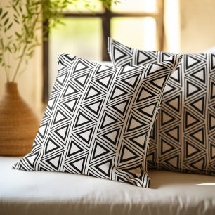 Zwart-wit geometrisch driehoekpatroon kussen