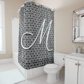 Zwart-wit Geometrisch Initiaal Monogram Douchegordijn (In situ)