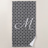 Zwart-wit Geometrisch Initiaal Monogram Strandlaken (Voorkant)