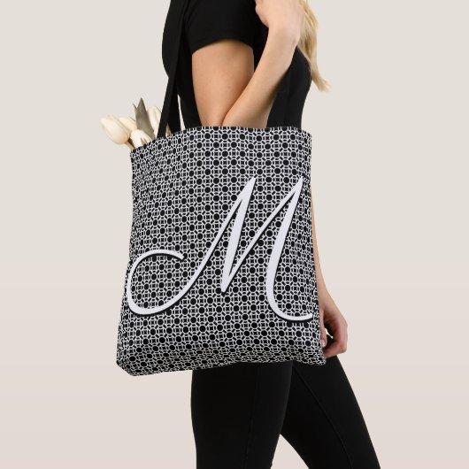 Zwart-wit Geometrisch Initiaal Monogram Tote Bag (Dichtbij)