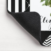 Zwart-wit geometrisch met rode roze en naam muismat (Hoek)