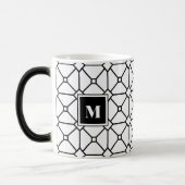 Zwart-wit geometrisch monogram magische mok (Links)