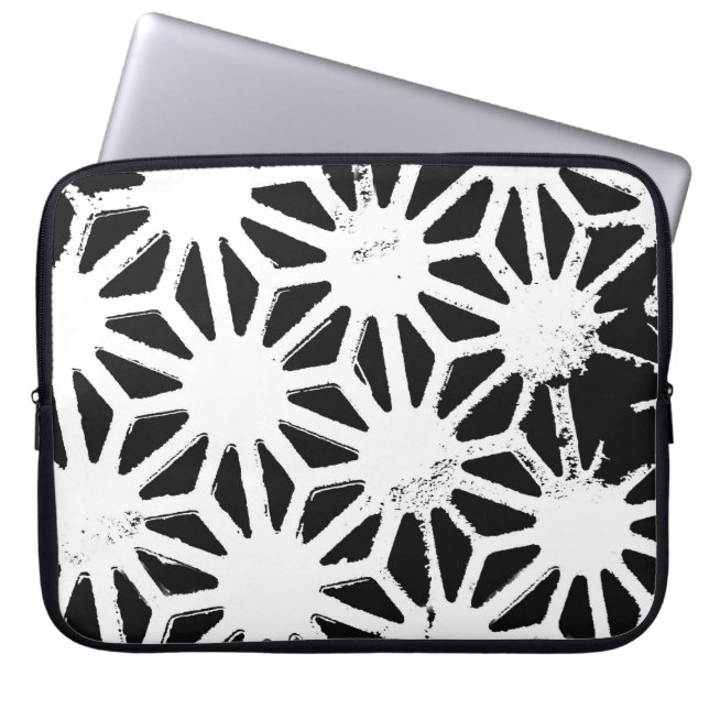 Zwart-wit geometrisch patroon laptop sleeve (Voorkant)