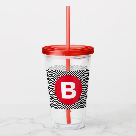 Zwart-wit geometrisch patroon met rode monogram acryl drinkbeker (Voorkant)