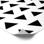 Zwart-wit geometrisch patroon van driehoeken. poster (Hoek)