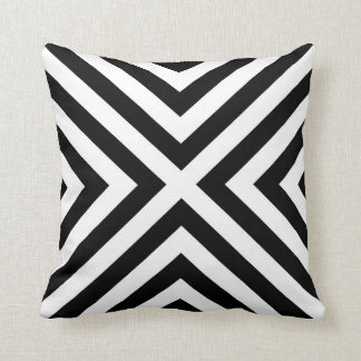 Zwart-wit geometrisch stripontwerp kussen