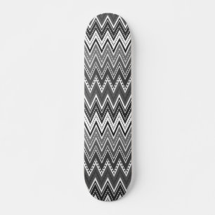 Zwart-wit geometrisch zigzagpatroon persoonlijk skateboard