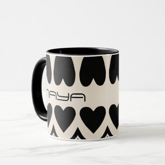 Zwart wit gepersonaliseerd groot hart patroon mok (Voorkant links)