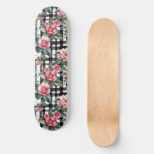 Zwart-wit geplakt met bladerige roze camelia's persoonlijk skateboard (Voorkant)