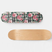 Zwart-wit geplakt met bladerige roze camelia's persoonlijk skateboard (Horizontaal)