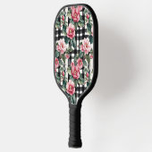 Zwart-wit geplakt met bladerige roze camelia's pickleball paddle (Links)