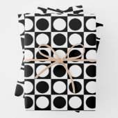 Zwart wit geruite polka stippen inpakpapier vel (In situ)